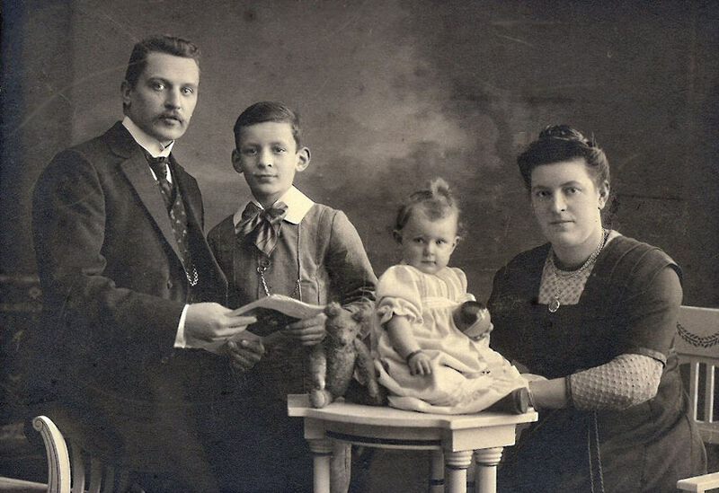 Bestand:Huisnummer-12-Familie-Bool-1912.jpg